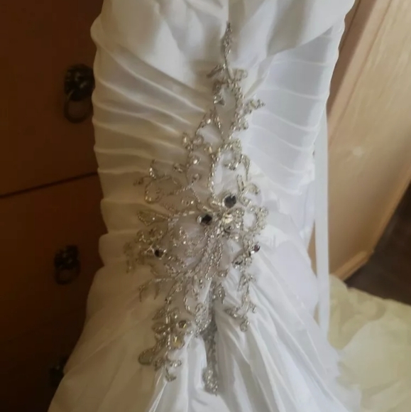 David's bridal wedding gown - Picture 5 of 9